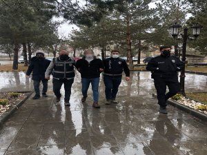21 Ayrı Bilişim Dolandırıcılığı Suçundan Aranan Şüpheli Tercan Polisince Yakalandı