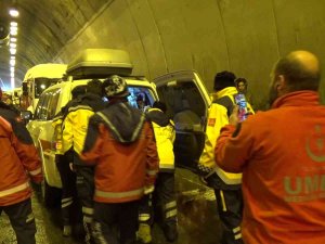 Kaza Sonrası Hipotermi Geçiren Yaşlı Kadın Ambulansın İçinde Isıtılmaya Çalışıldı