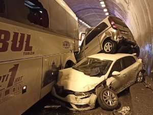 Bolu Dağı Tüneli’nde Kağıt Gibi Olan Araçtan Burnu Bile Kanamadan Çıktı