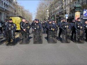 Paris’te Irkçılık Karşıtı Protesto Düzenlendi