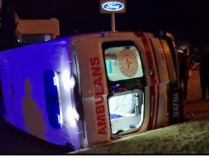 Tokat’ta Ambulansla Otomobil Çarpıştı: 3 Sağlıkçı Yaralandı
