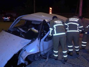 Hurdaya Dönen Otomobilde Sürücü Sıkıştı, Ekipler Zamanla Yarıştı