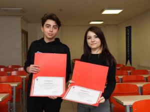 Eskişehirli Öğrenciden ‘Kendi Enerjisini Üreten Elektrikli Sandalye’ Projesi