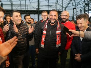 Uşaksporlu Taraftarlardan Ümit Karan’a Hoş Geldin Kutlaması