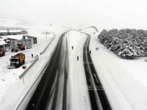 Erzincan’ın Yüksek Rakımlı Geçit Noktalarında Kar, Tipi Etkili Oldu