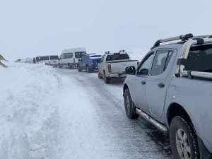 Hakkari’de 196 Yerleşim Yerinin Yolu Ulaşıma Kapandı