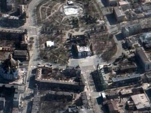 Ukrayna’da Vurulan Tiyatro Binasının Fotoğrafı Paylaşıldı