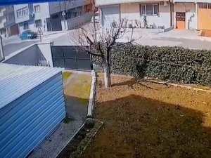 Dikkatsiz Sürücüler Kafa Kafaya Çarpıştı