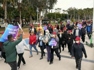 Mersin’de ’Aktif Ve Başarılı Yaş Alma Yürüyüşü’ Düzenlendi