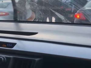 Bursa’da Düğün Konvoyu Yolu Kapattı, Sürücüler Tepki Gösterdi