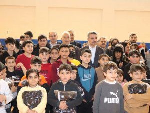 Malatya’da 200 Çocuğa Eşofman