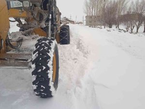 Tuşba Belediyesi’nden Karla Mücadele Çalışması