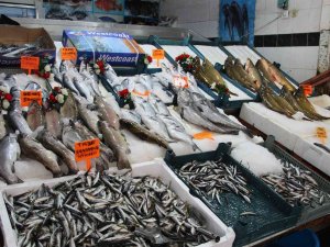 Kar Yağışlarıyla Birlikte Balık Tezgahlarında Hareketlilik