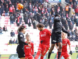 Spor Toto Süper Lig: Sivasspor: 0 - Altay: 0 (İ̇lk Yarı)