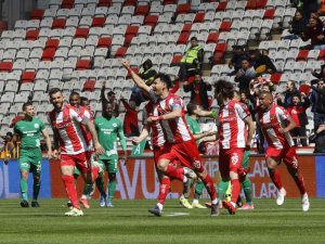 Spor Toto Süper Lig: Antalyaspor: 1 - Giresunspor: 0 (İ̇lk Yarı)