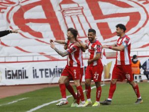 Spor Toto Süper Lig: Antalyaspor: 4 - Giresunspor: 1 (Maç Sonucu)