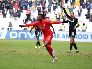 Kayode Gol Sayısını 7 Yaptı