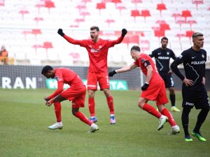 Sivasspor Ligde 10. Galibiyetini Aldı