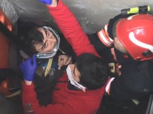 Havalandırma Boşluğuna Düşen Engelli Vatandaşı İtfaiye Ekipleri Kurtardı