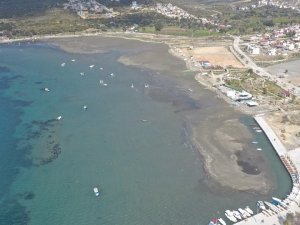 Seferihisar’da Deniz 30 Metre Çekildi