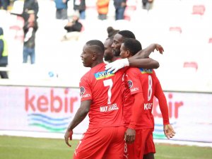 Spor Toto Süper Lig: Sivasspor: 2 - Altay: 1 (Maç Sonucu)