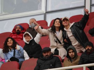 ‘Yiğido Kızlar’dan Sivasspor’a Destek