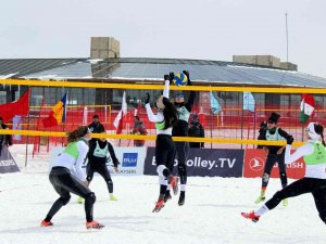 Kar Voleybolu Avrupa Kupası’nda Türkiye Kadınlarda Şampiyon Oldu