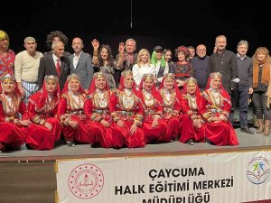 ‘Çaycuma Gecesi’ Tiyatro Oyunu, İzleyenlerden Büyük Beğeni Aldı