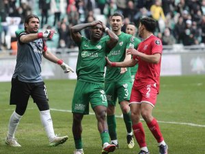 Spor Toto 1. Lig: Bursaspor: 0 - Balıkesirspor: 1 (İ̇lk Yarı Sonucu)