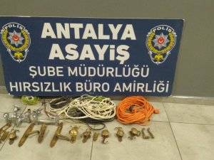 Antalya’da Yabancı Uyruklu Hırsızlık Şüphelisi Tutuklandı