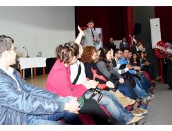 Feyzioğlu, Sahneye Gençleri Oturtturdu