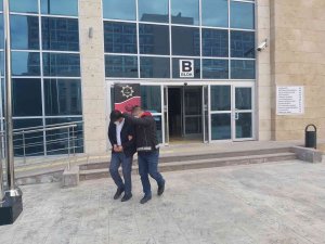 Uşak’ta Şüphelenilen Adamın Üzerinden 1,5 Kilo Uyuşturucu Çıktı