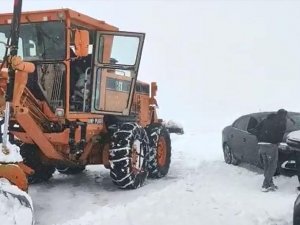 Bahçesaray-hizan Karayolunda Ulaşım Güçlükle Sağlanıyor