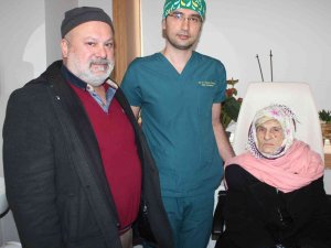 Yaşlı Kadın Yeniden Görmeye Başladı
