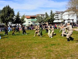 Manavgatlı Öğrencilerden Çanakkale Zaferi Drama Oyunu