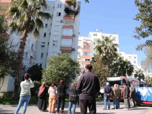 Antalya’da 8 Katlı Binada Yangın Paniği
