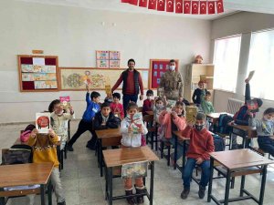 Bingöl’de Jandarma Ekipleri Öğrencilerle Bir Araya Geldi