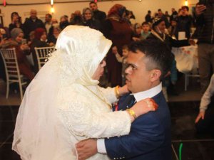 Boyları Küçük Aşkları Büyük