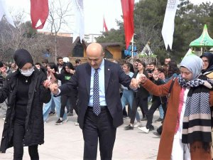 Mardin Valisi Demirtaş, Nevruz’da Vatandaşlarla Halay Çekti
