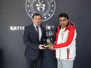 Şampiyon Snowboard Sporcularından Kabakcı’ya Ziyaret