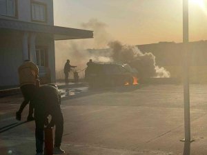 Alev Alev Yanan Araca Canları Pahasına Müdahale Ettiler