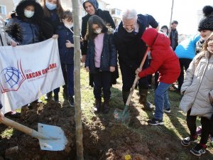 Başkan Erdem Öğrencilerle Fidan Dikti