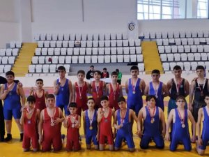 Yunusemreli Güreşçiler 2 Günde 27 Madalya Kazandı