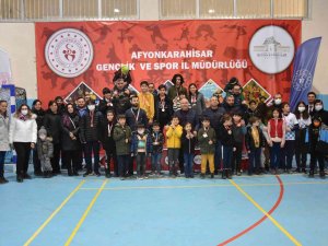 Satranç Turnuvasında Dereceye Girenler Ödüllendirildi