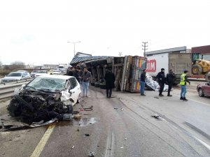 Bursa’da Su Yüklü Tırla Otomobil Çarpıştı 1 Kişi Yaralandı