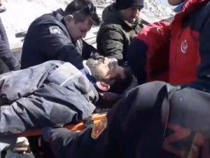 Hurdacının Girdiği Bina Çöktü, Enkazdan Böyle Çıkartıldı