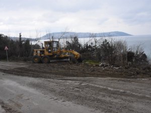 Sinop’ta Heyelan Nedeniyle Çöken Yol Belediye Ekiplerince Onarıldı
