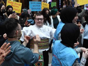 Down Sendromlu Çocuklar Yeteneklerini Gösterdi