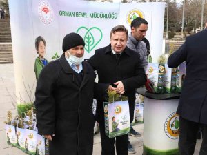 Afyonkarahisar’da 5 Bin Fidan Dağıtıldı