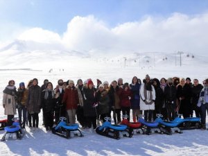 Erciyes’te Kamplar Tüm Hızıyla Sürüyor